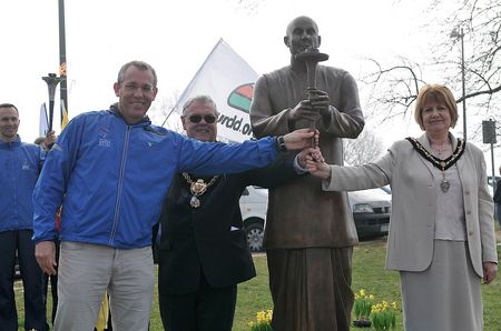 statue